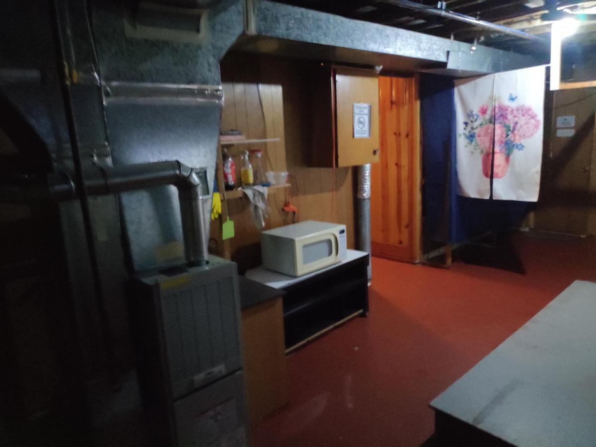 Burnaby East Home المظهر الخارجي الصورة